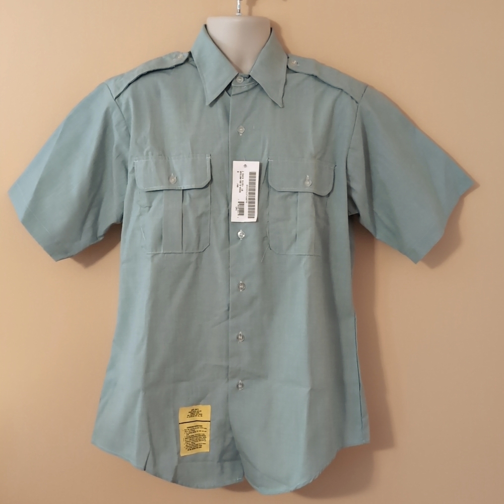 NWT Men's Button Down Casual Woven